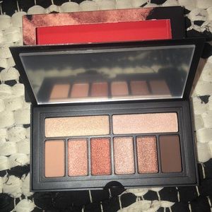 Smashbox cover shot petal metal palette